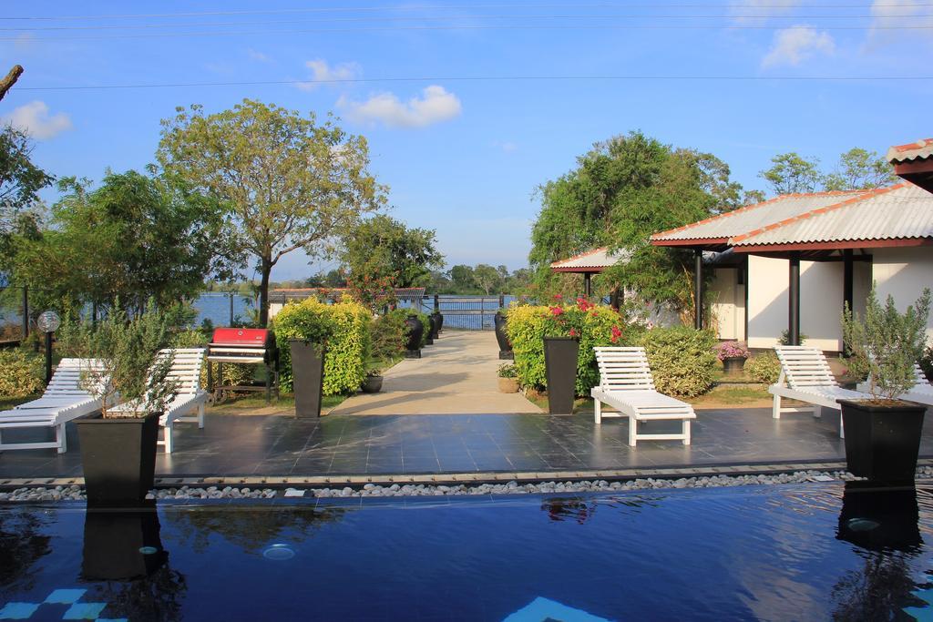 Flower Garden Lake Resort Tissamaharama Exterior photo